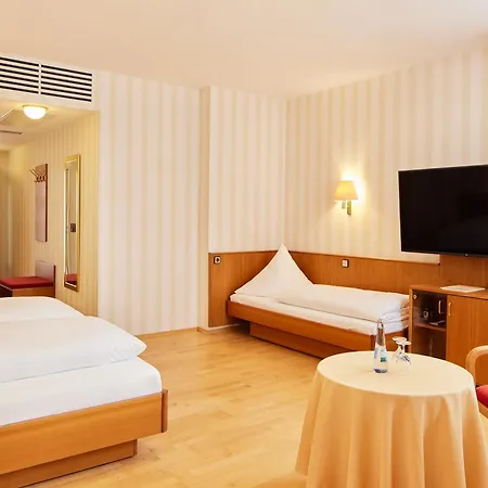 Zum Schiff 4*